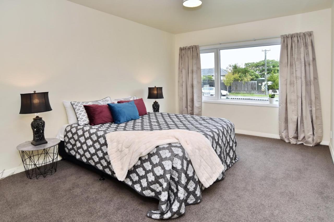 Weston Villa - Spacious & Family Friendly - Bookahome Christchurch Bagian luar foto