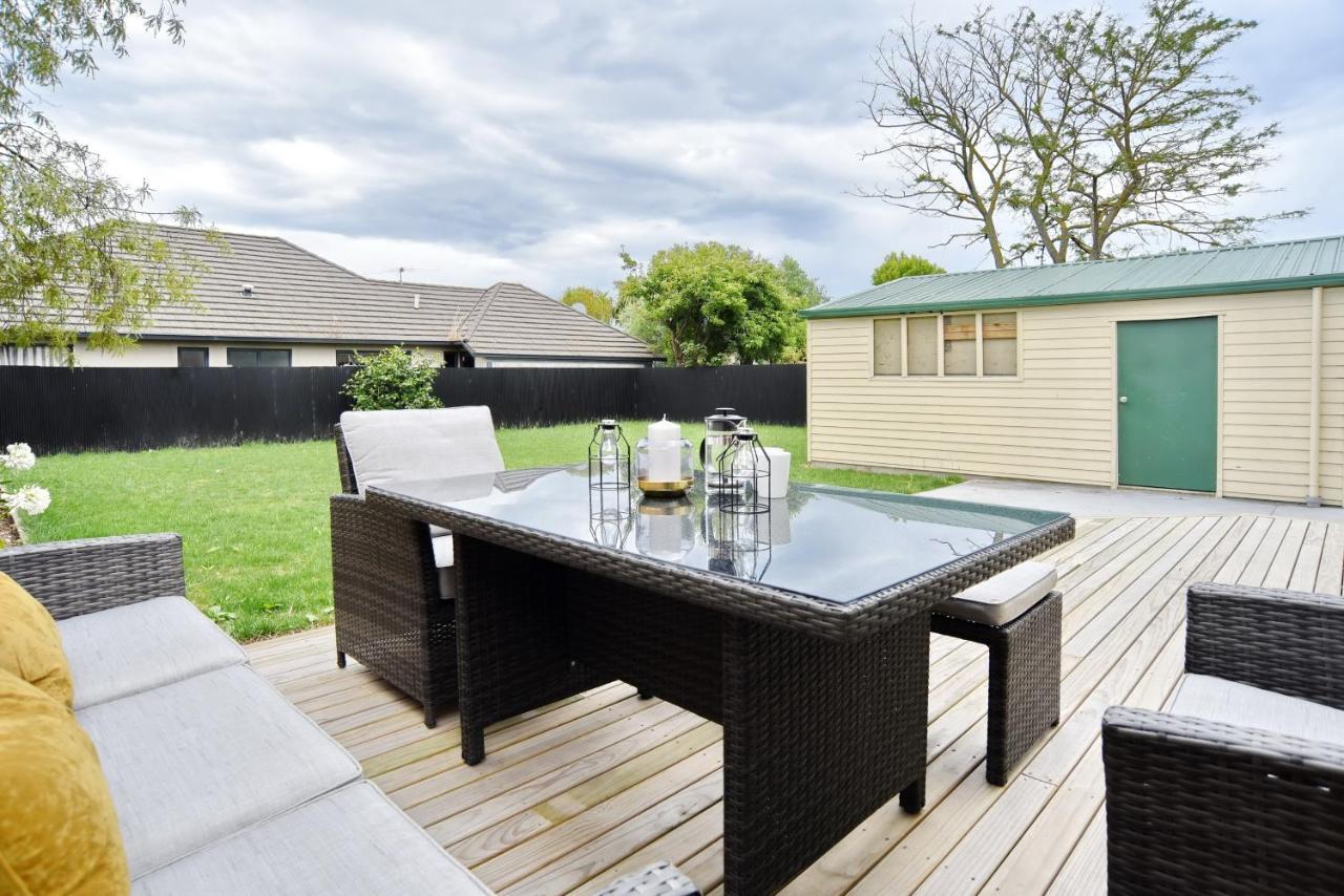 Weston Villa - Spacious & Family Friendly - Bookahome Christchurch Bagian luar foto