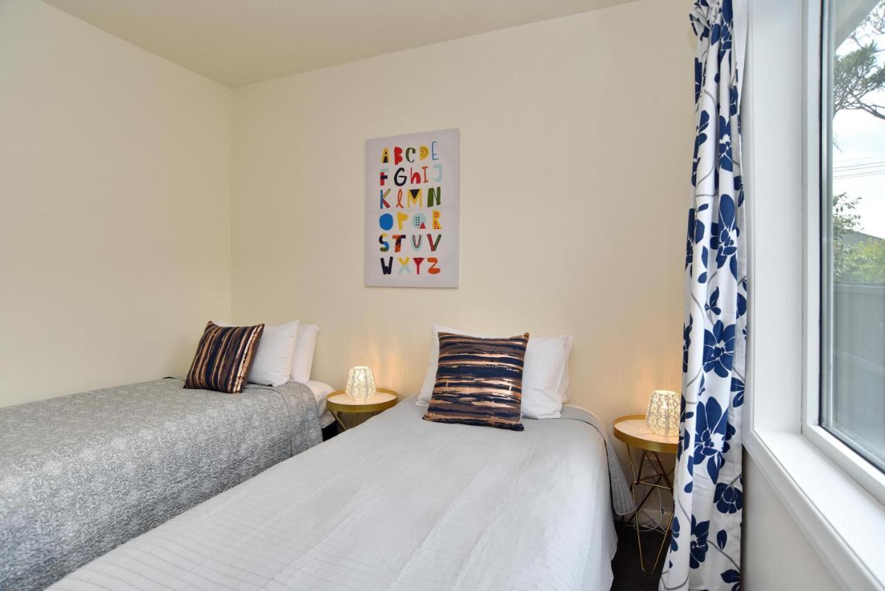 Weston Villa - Spacious & Family Friendly - Bookahome Christchurch Bagian luar foto