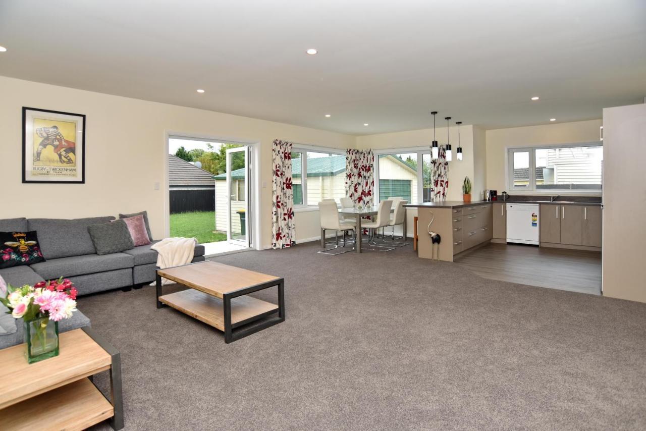 Weston Villa - Spacious & Family Friendly - Bookahome Christchurch Bagian luar foto