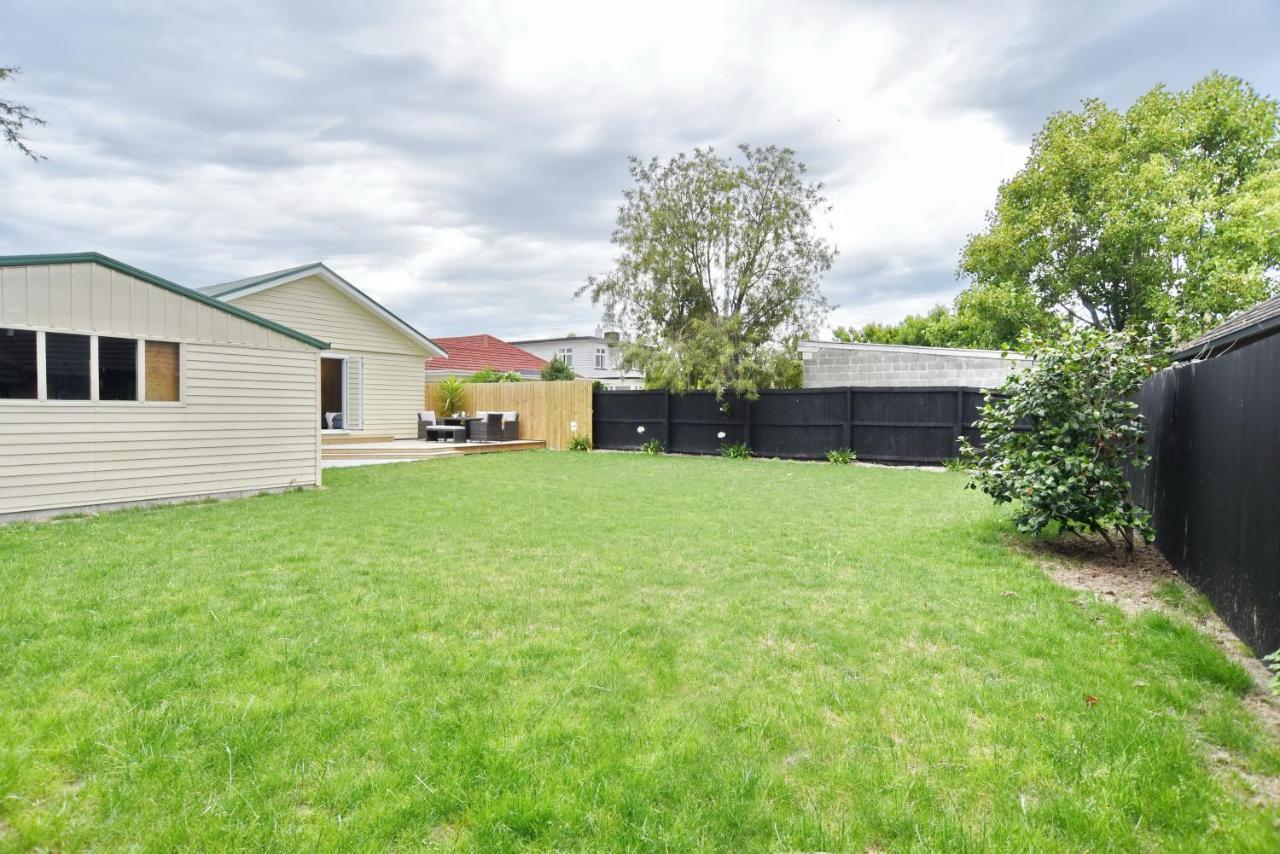 Weston Villa - Spacious & Family Friendly - Bookahome Christchurch Bagian luar foto
