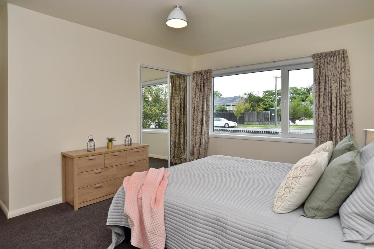Weston Villa - Spacious & Family Friendly - Bookahome Christchurch Bagian luar foto