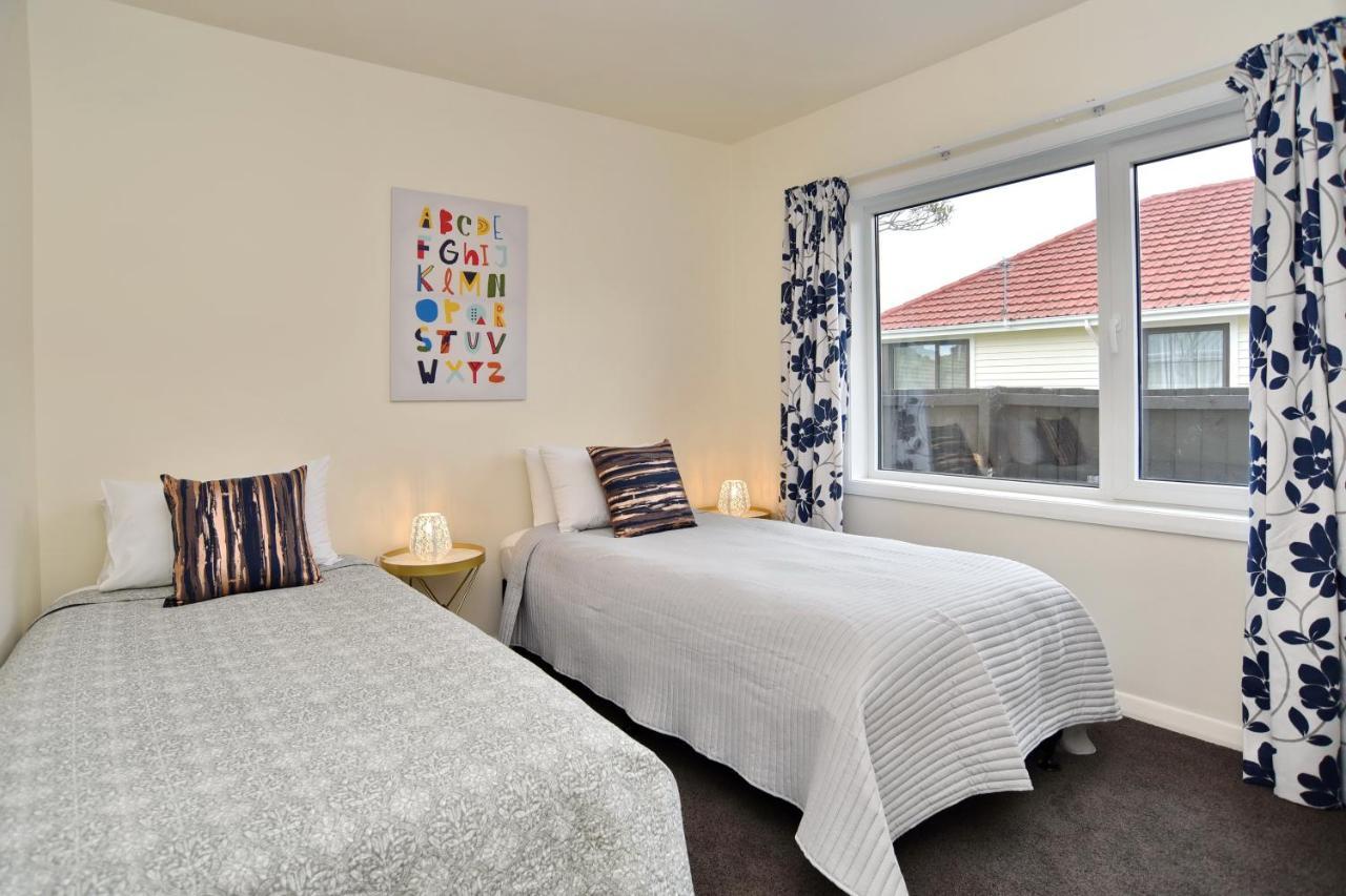 Weston Villa - Spacious & Family Friendly - Bookahome Christchurch Bagian luar foto